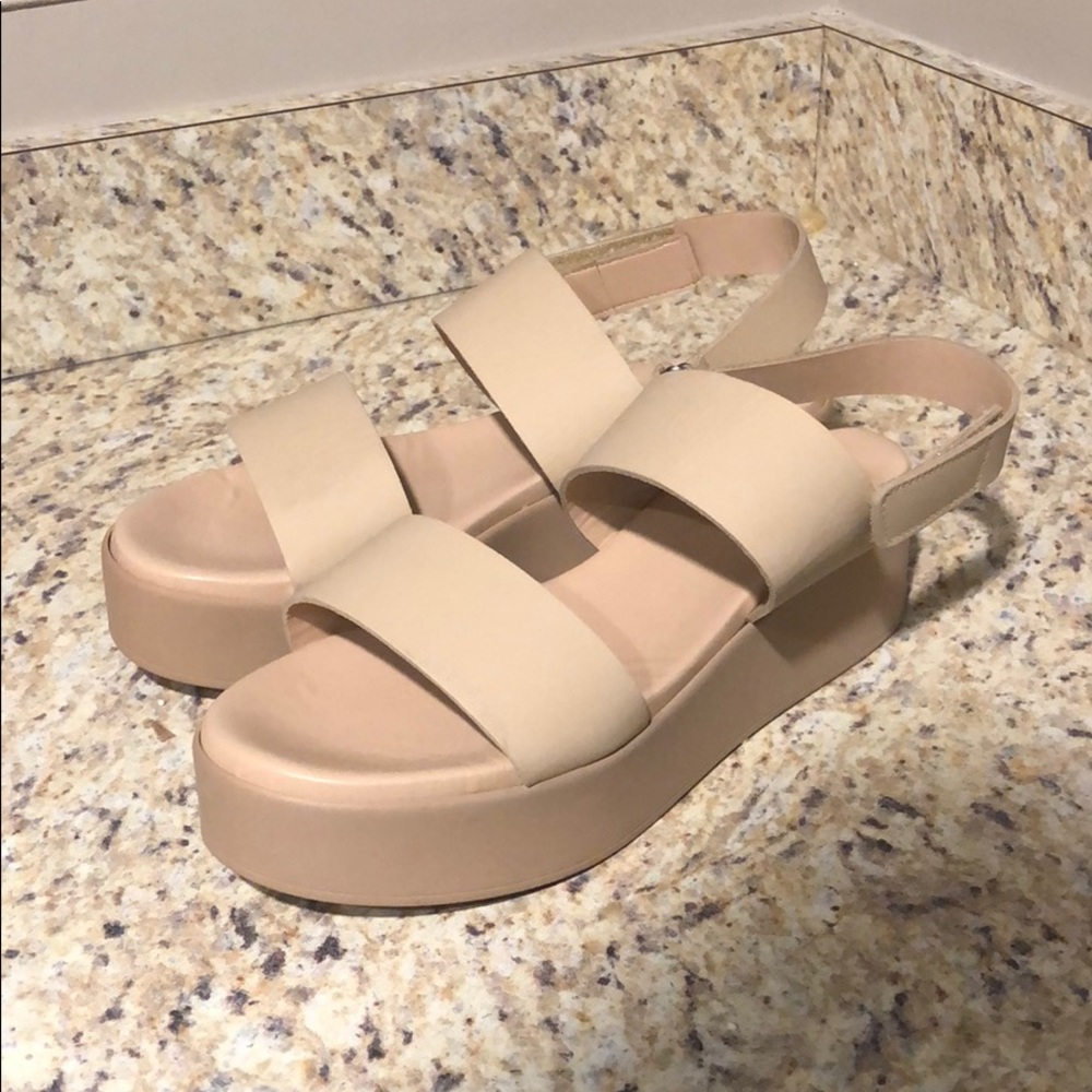 Never been worn Steve Madden platform sandals